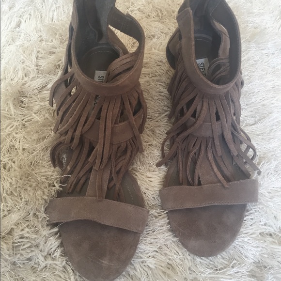 Steve Madden Fringe Wedge Sandals -Size 7.5 - Picture 7 of 7